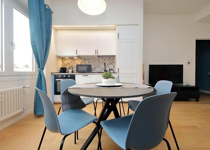 Spacious And Cozy Near Metro A Apartament