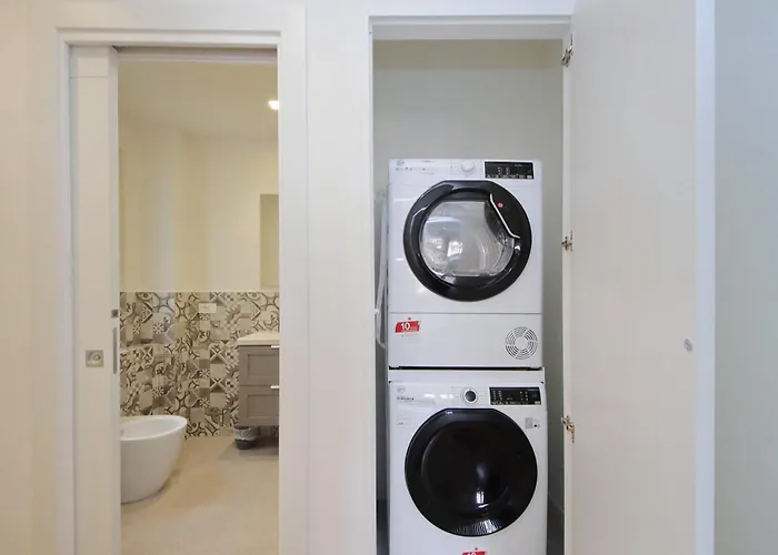 Spacious And Cozy Near Metro A Rzym