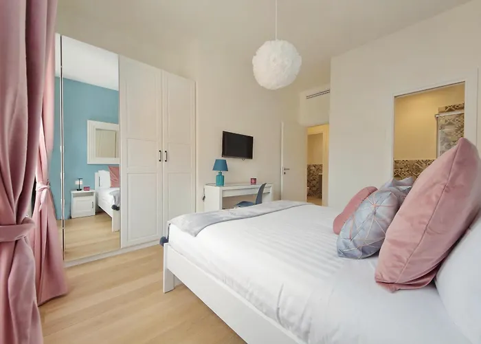 Spacious And Cozy Near Metro A Rzym