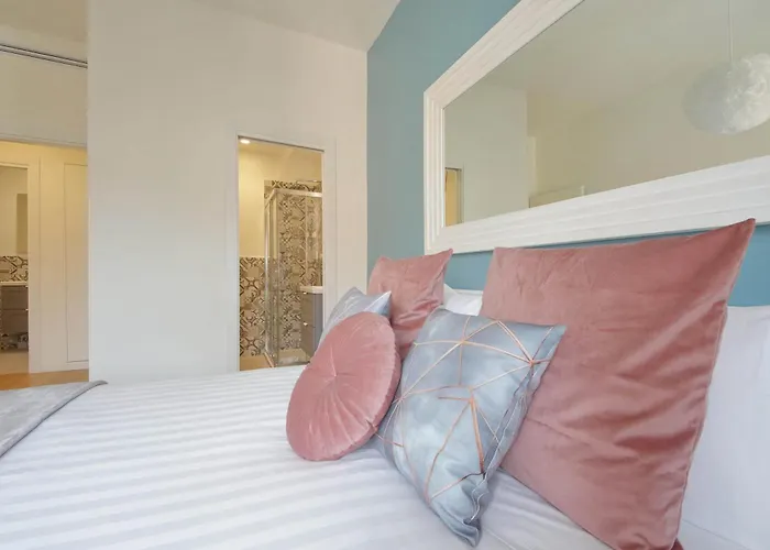 Spacious And Cozy Near Metro A Apartament *