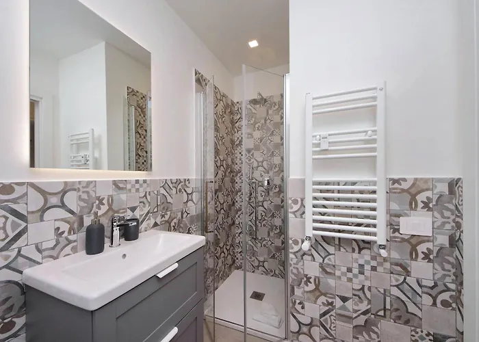 Spacious And Cozy Near Metro A Rzym